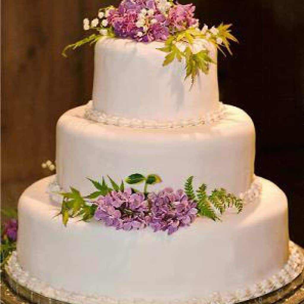 Almond Wedding Cake Icing, Buttercream Icing Wedding Cake, How To Make ...