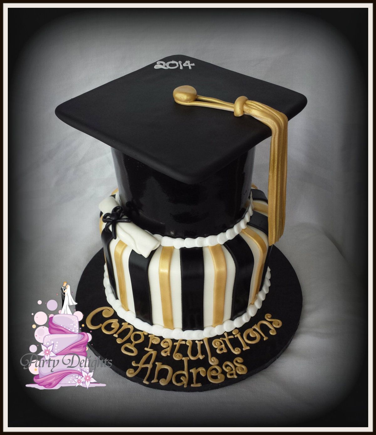 Black and gold graduation cake