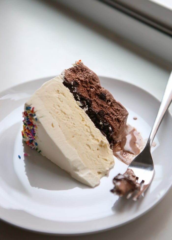 Homemade Ice Cream Cake Recipe (Video)