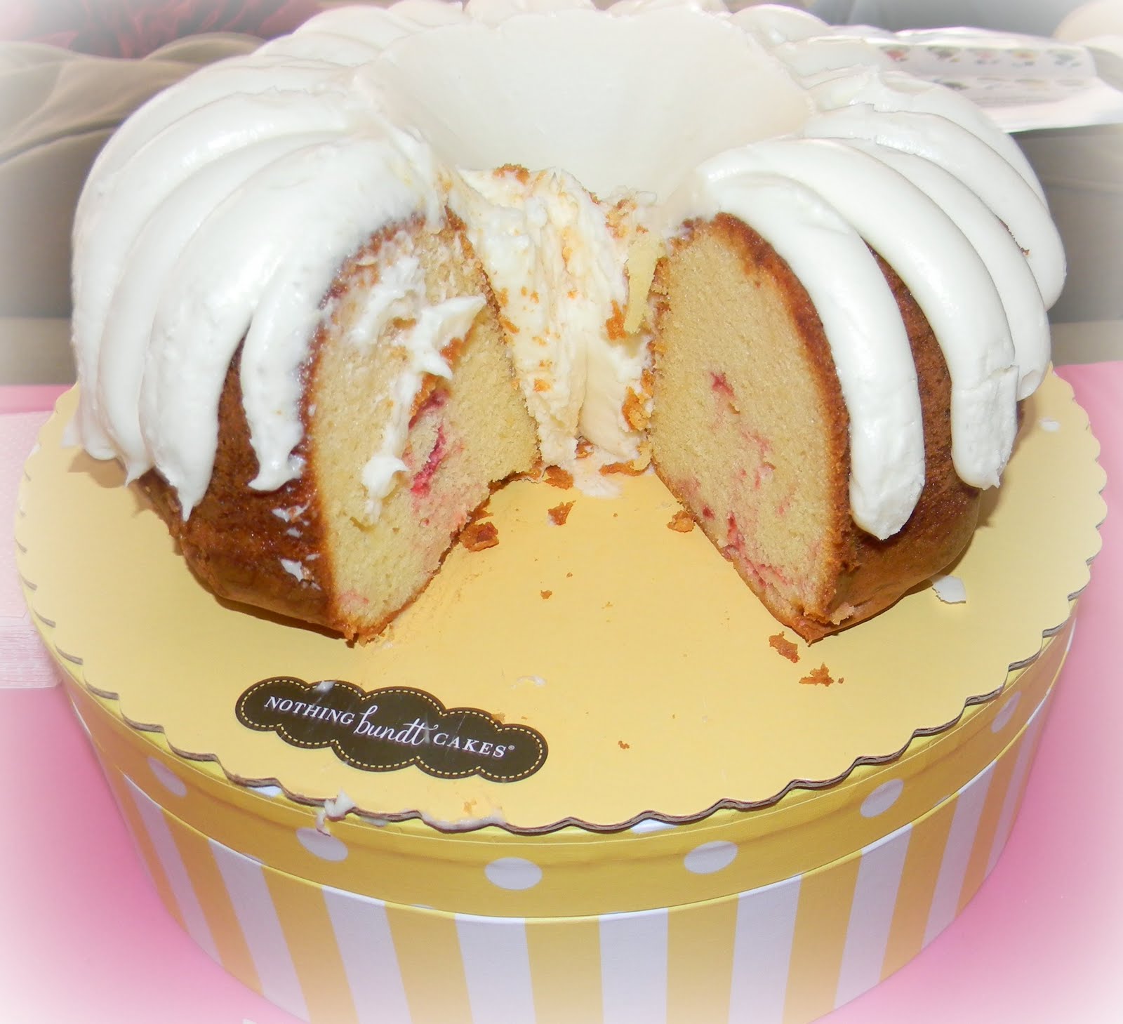 Life as I know it: Nothing Bundt Cakes {Review}