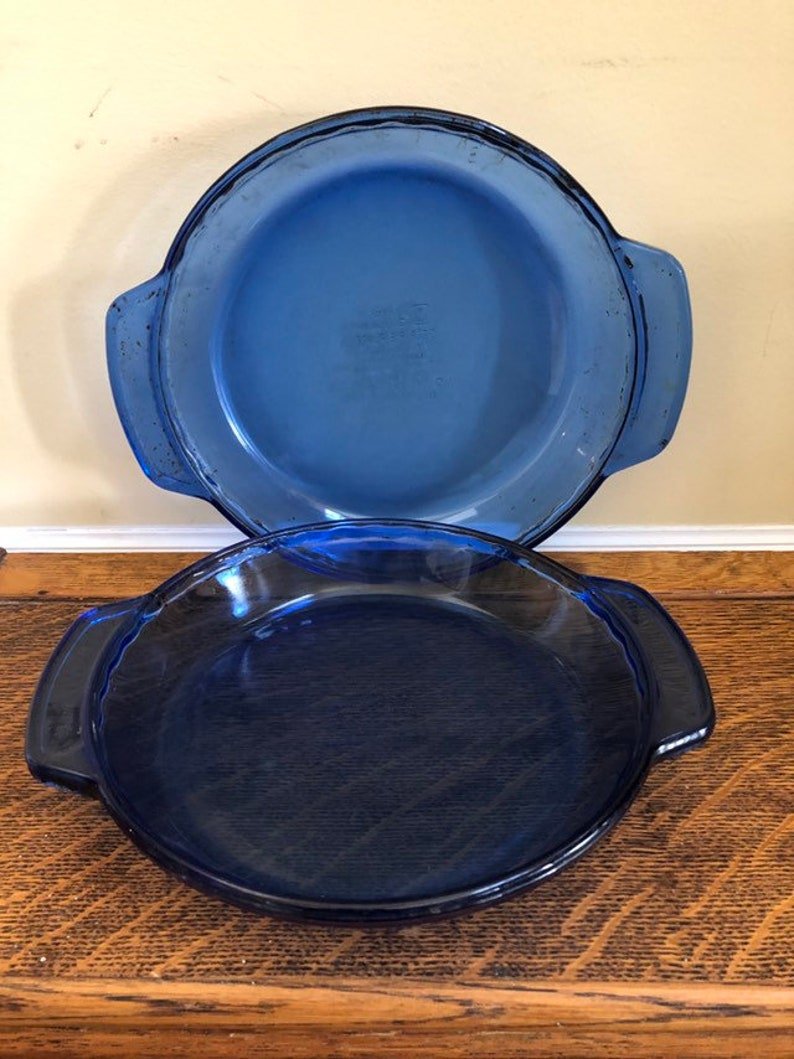 Set of 2 cobalt blue Anchor Hocking Pie Plates Made in USA ...